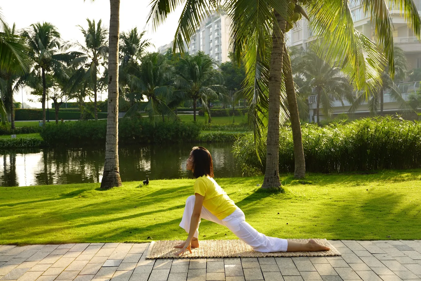 Lớp Yoga ngoài Trời lúc Bình minh