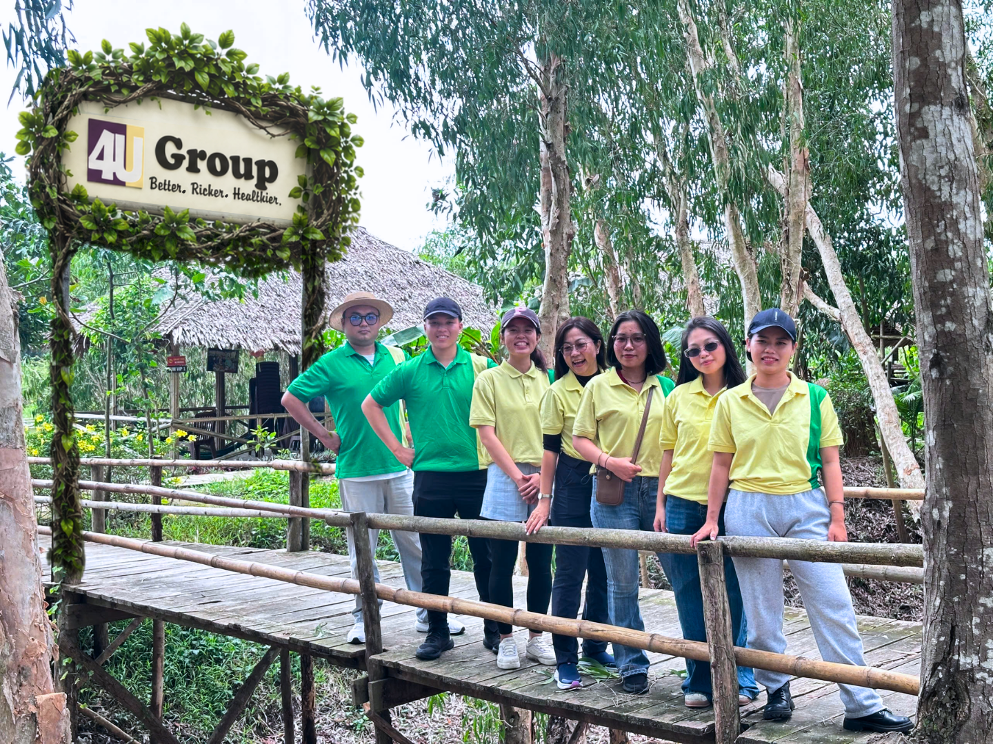 Đại Gia đình 4U Group tập hợp trong một Dịp Kỷ niệm cuối Năm